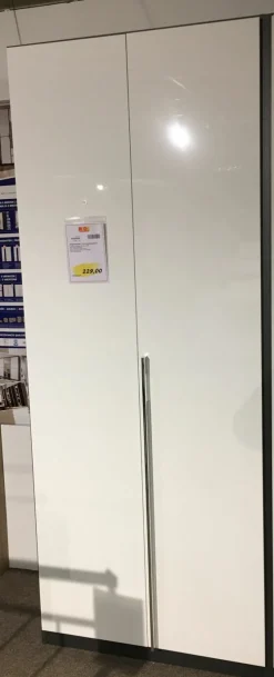 Armoire à portes battantes ESSENSA